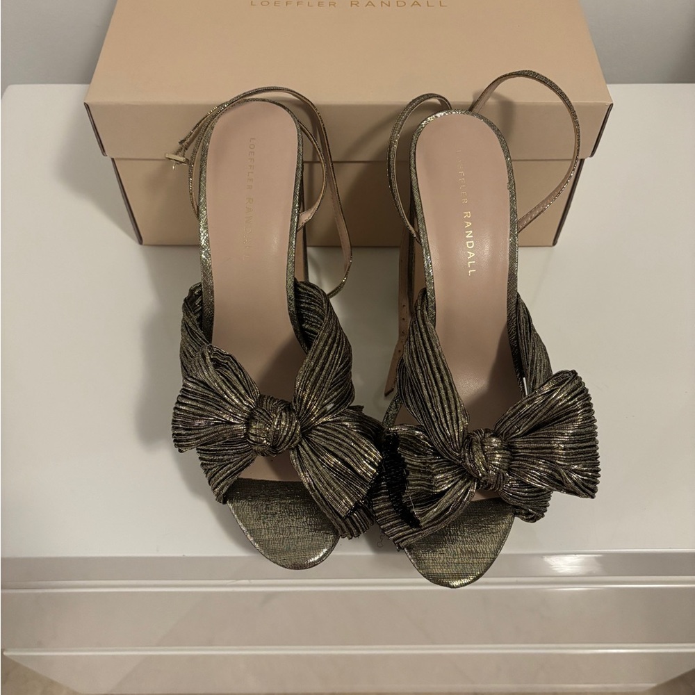Loeffler Randall Gold Bow Heels - Picture 6 of 15
